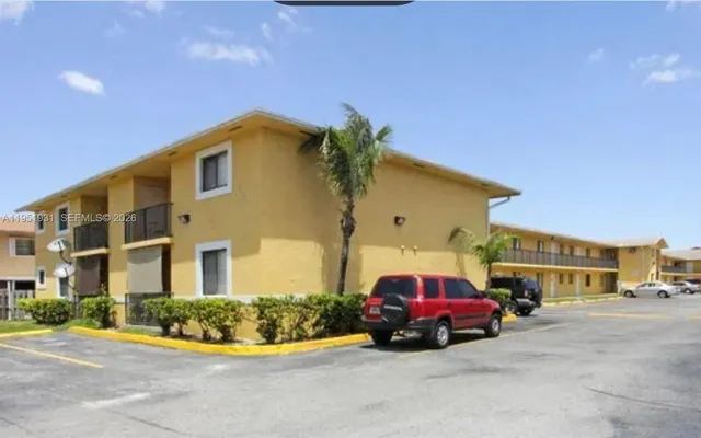 $2,000 | 6151 West 24th Avenue, Unit 210, Hialeah, FL 33016