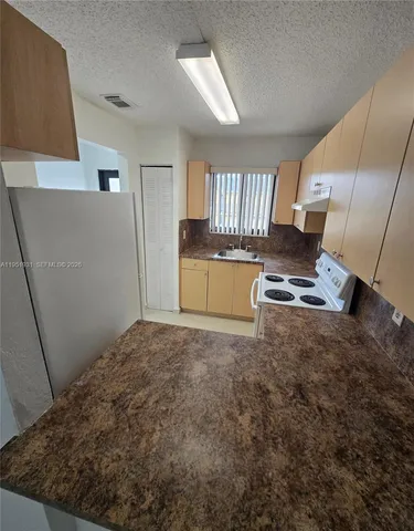 $2,000 | 6151 West 24th Avenue, Unit 210, Hialeah, FL 33016