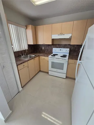$2,000 | 6151 West 24th Avenue, Unit 210, Hialeah, FL 33016