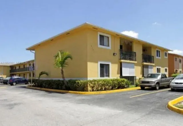 $2,000 | 6151 West 24th Avenue, Unit 210, Hialeah, FL 33016