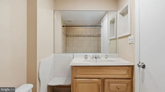 $165,000 | 3301 Hewitt Avenue, Unit 204, Silver Spring, MD 20906