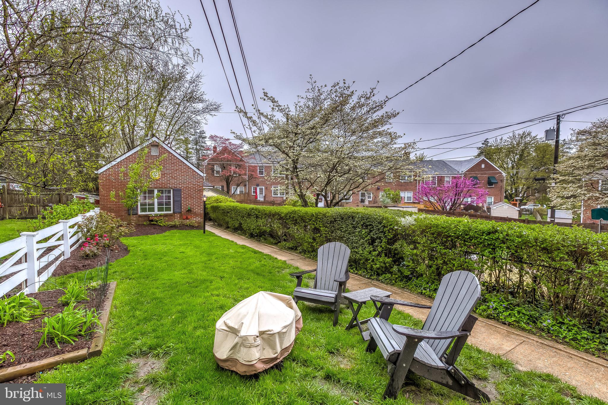 423 Chumleigh Road Baltimore, MD 21212 - Photo 2 of 41 Large level fenced yard & garage