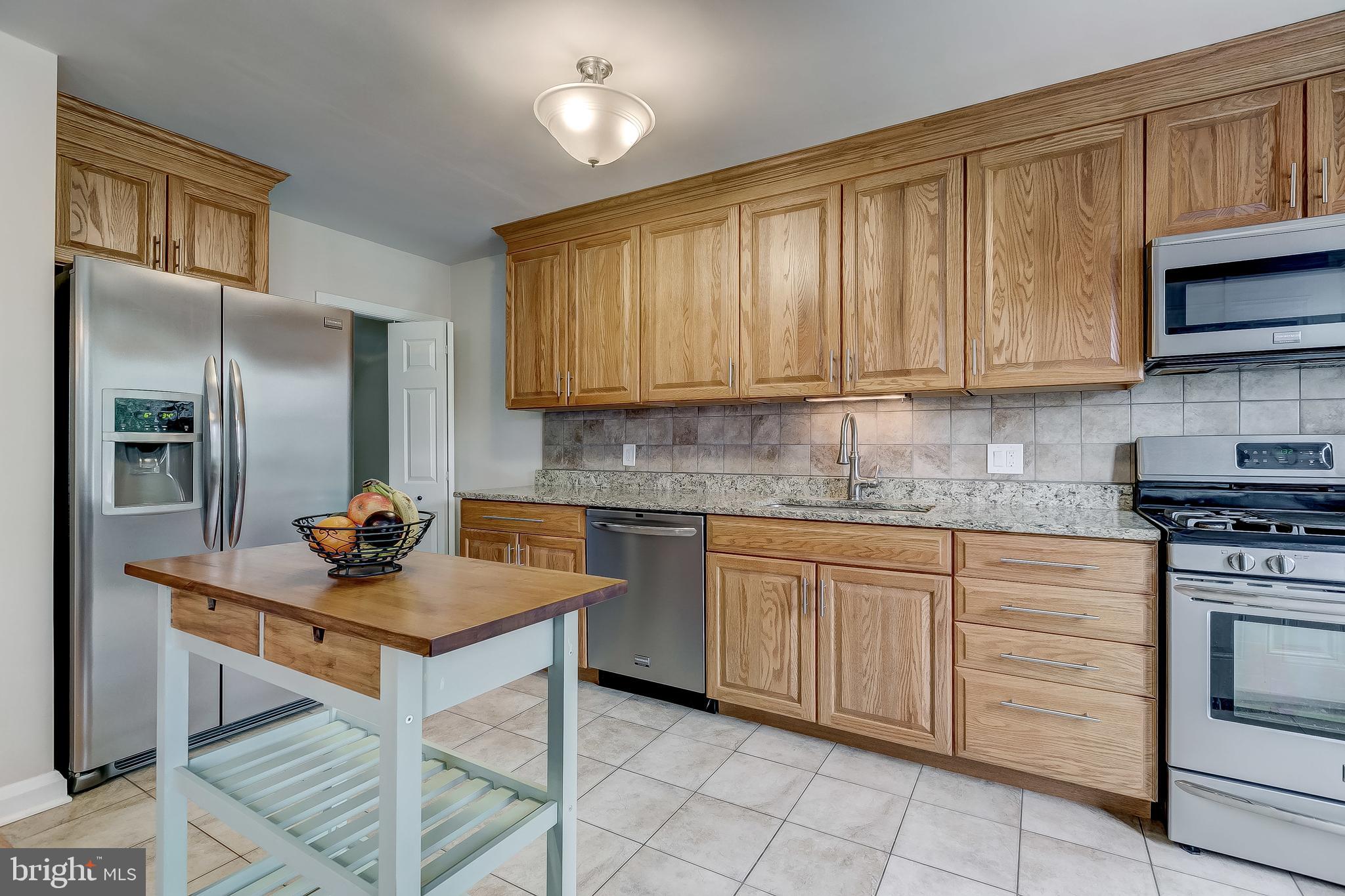 423 Chumleigh Road Baltimore, MD 21212 - Photo 11 of 41 Beautifully Updated Kitchen