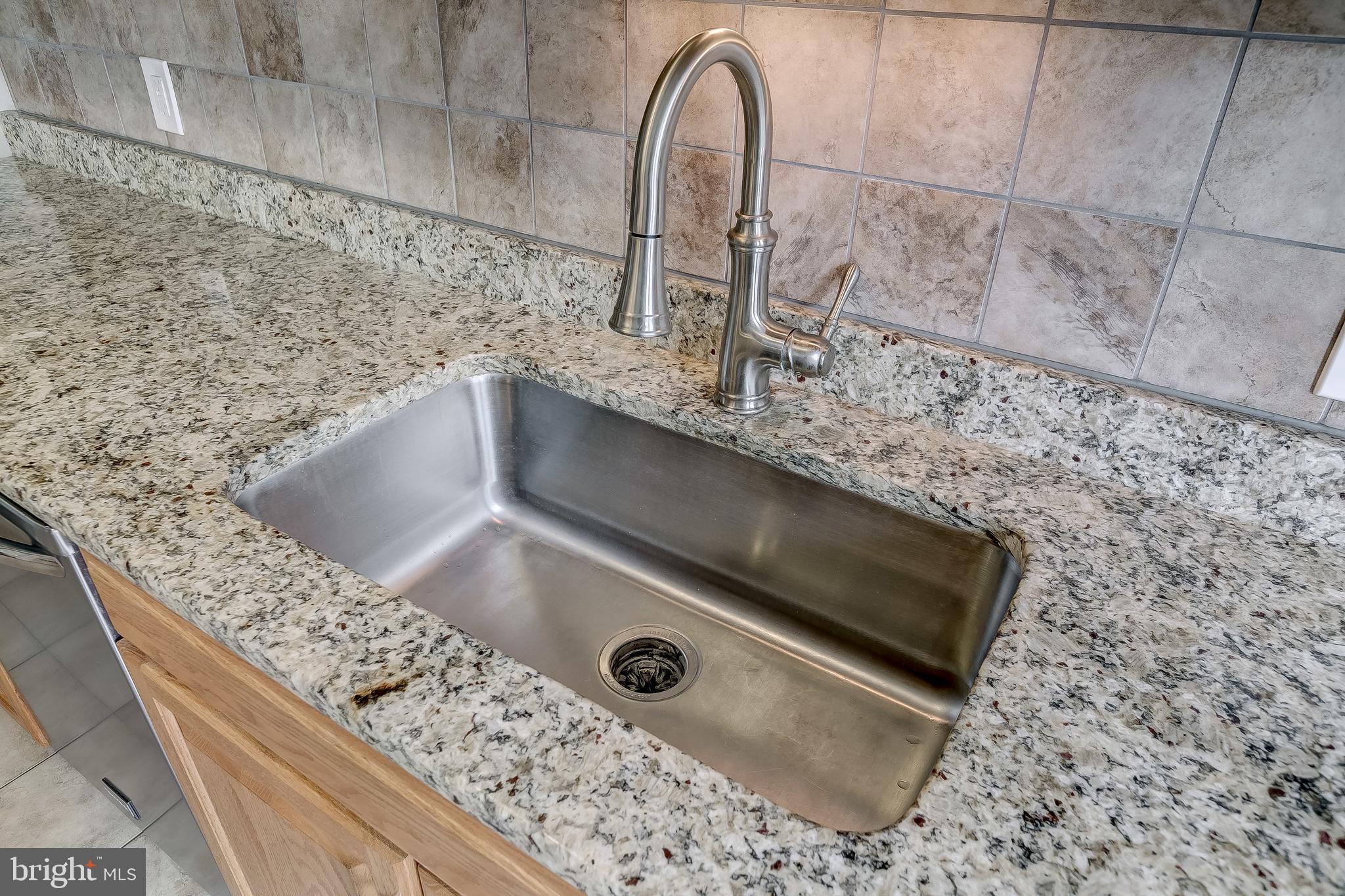 423 Chumleigh Road Baltimore, MD 21212 - Photo 14 of 41 Granie Counters & Large Sink