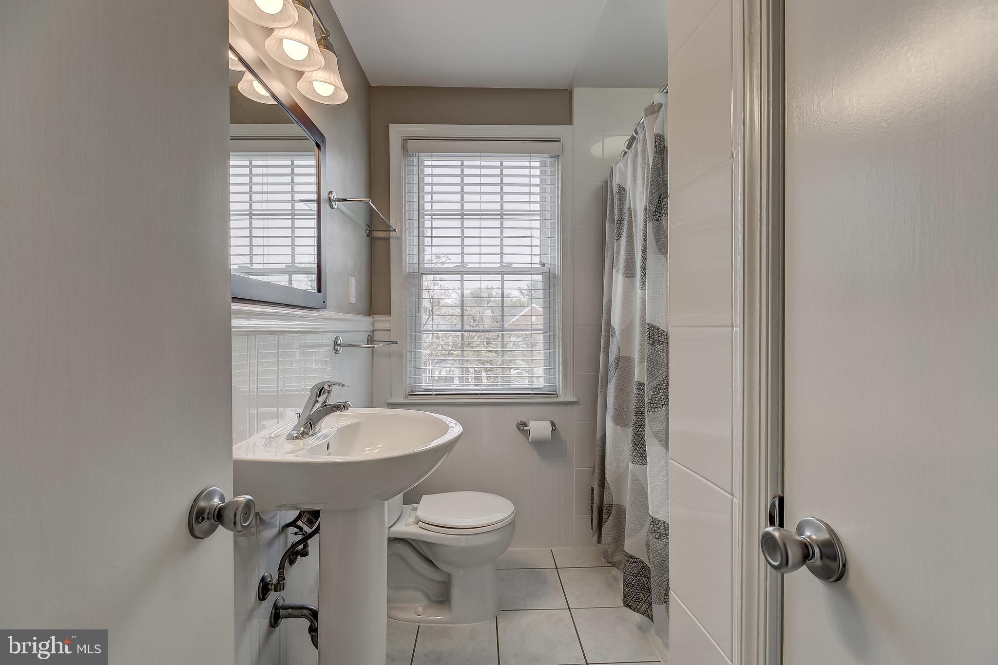 423 Chumleigh Road Baltimore, MD 21212 - Photo 19 of 41 Updated Main Bath