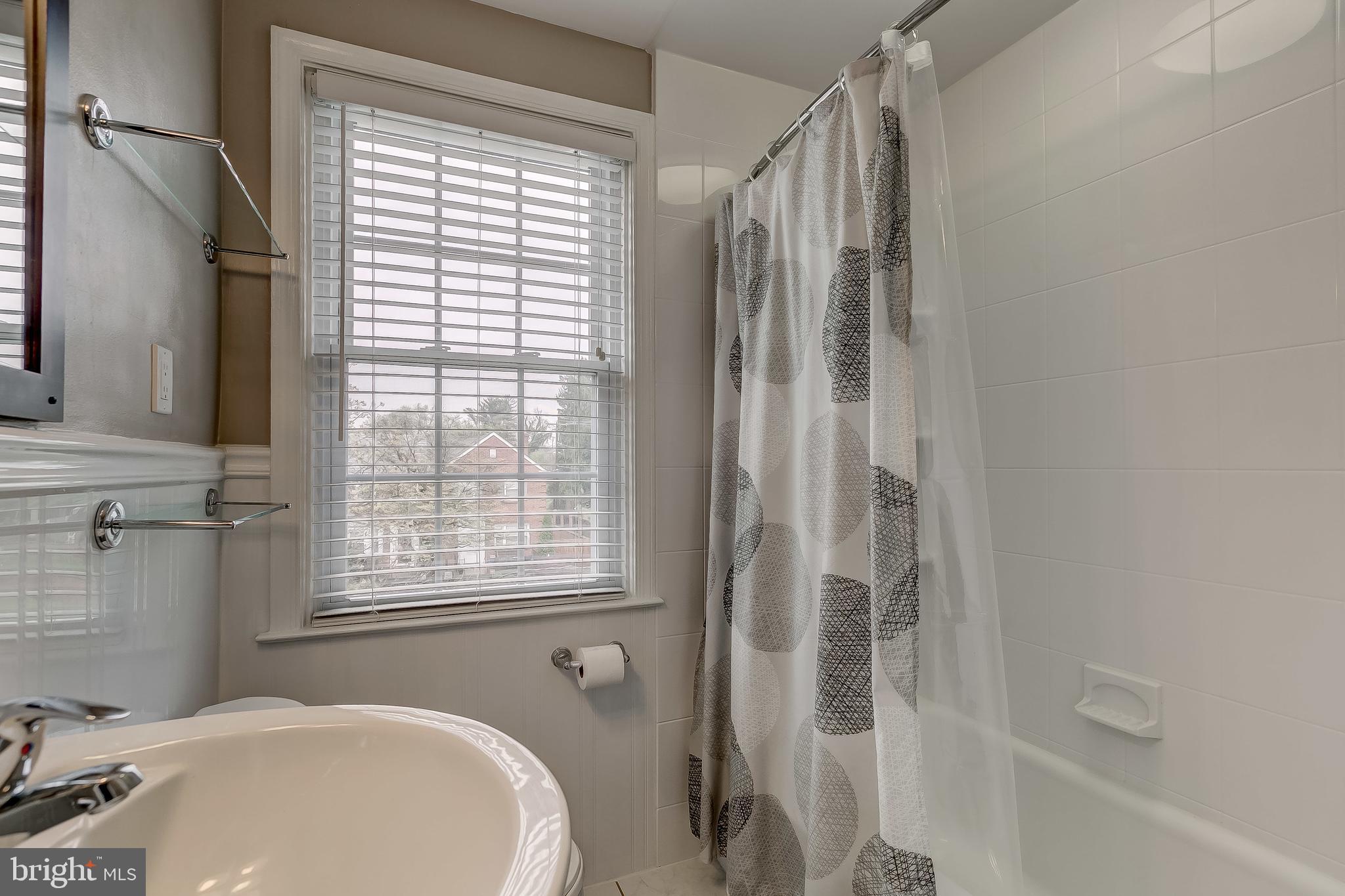 423 Chumleigh Road Baltimore, MD 21212 - Photo 20 of 41 Updated Main Bath