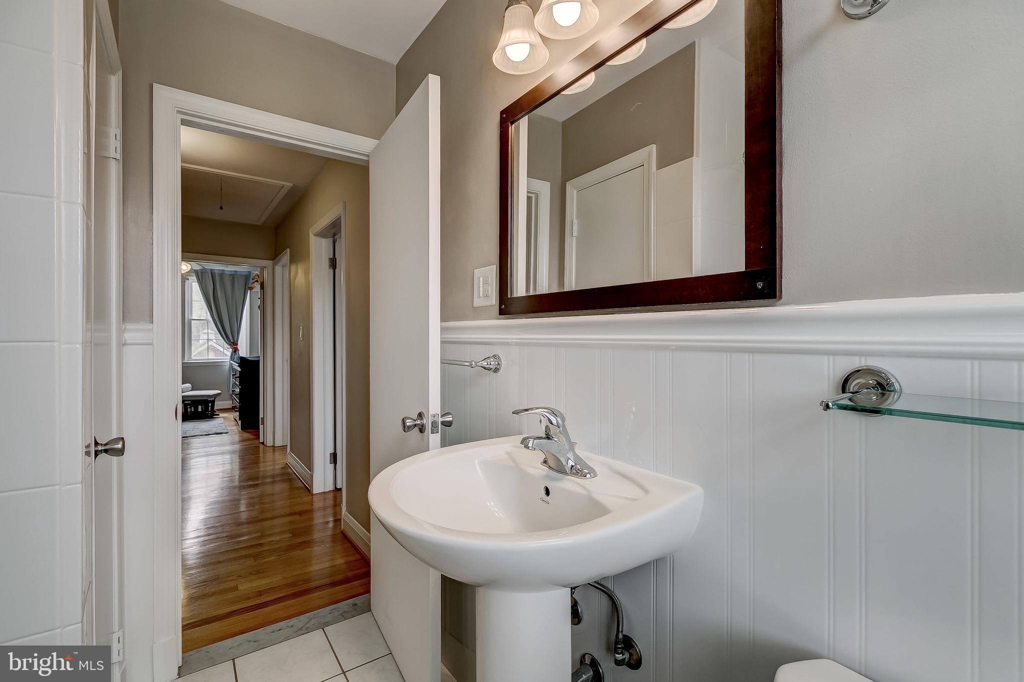 423 Chumleigh Road Baltimore, MD 21212 - Photo 21 of 41 Updated Main Bath