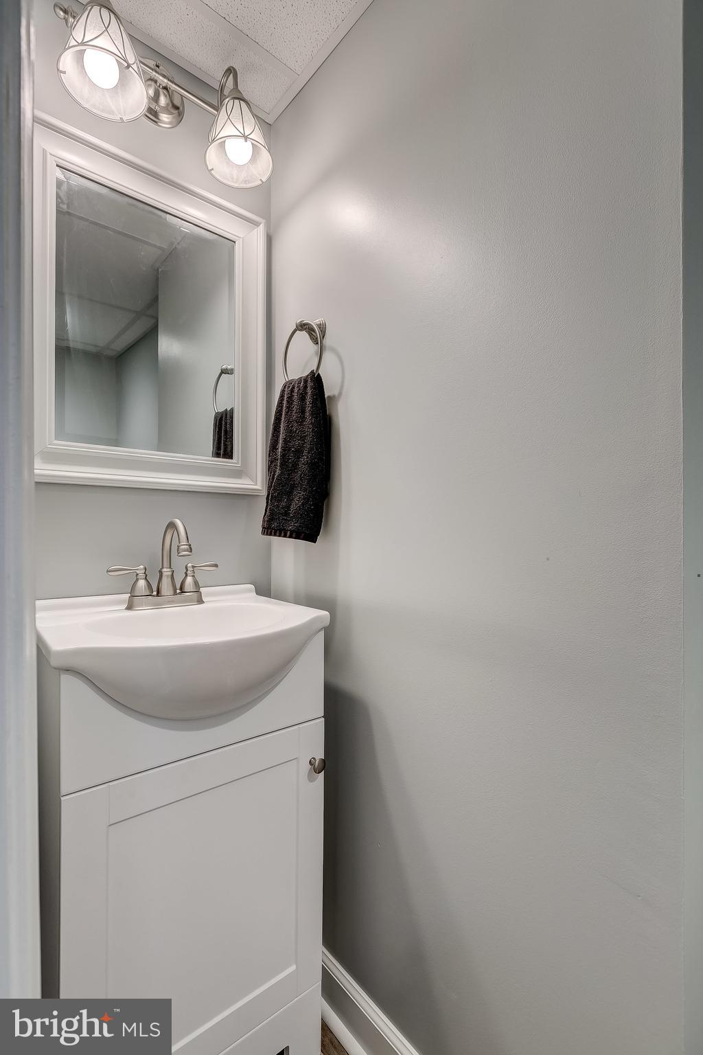 423 Chumleigh Road Baltimore, MD 21212 - Photo 32 of 41 Updated Lower Level Half Bath