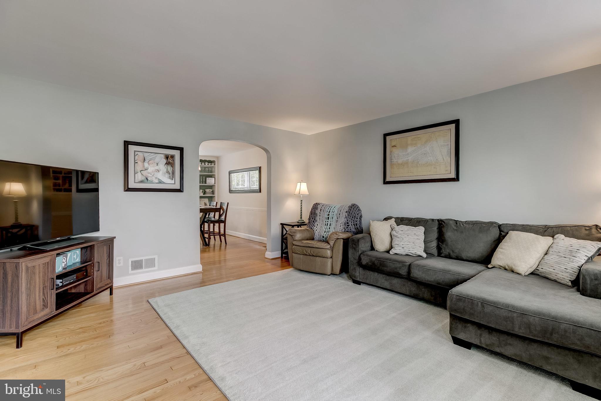 423 Chumleigh Road Baltimore, MD 21212 - Photo 7 of 41 Living Room with Gleaming Hardwood Floors