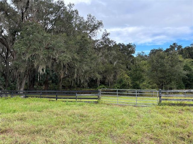 a view of a tennis court