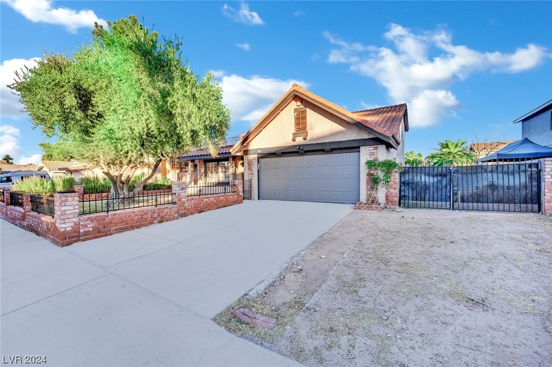 340 Fuente Drive Henderson, NV 89014 - Photo 15 of 15 Gated RV parking next to two car garage