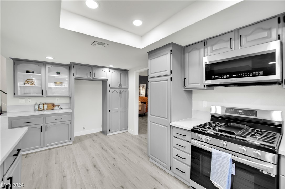 340 Fuente Drive Henderson, NV 89014 - Photo 6 of 15 Have you ever seen an oven that doubles as an AIR