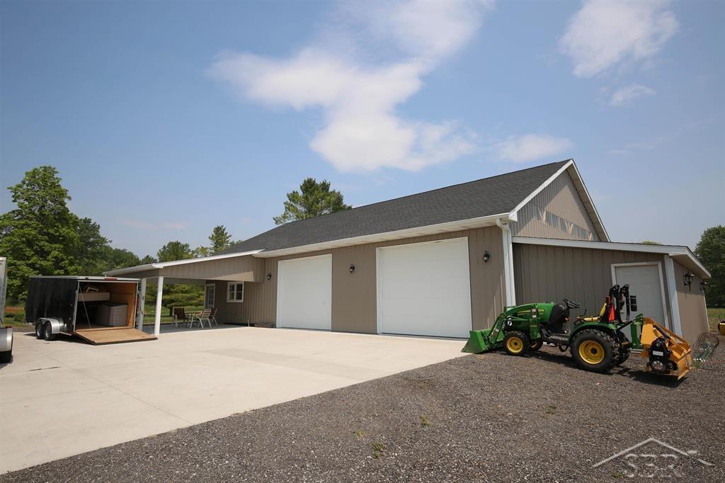 2268 East Bombay Road Midland, MI 48642 - Photo 3 of 72