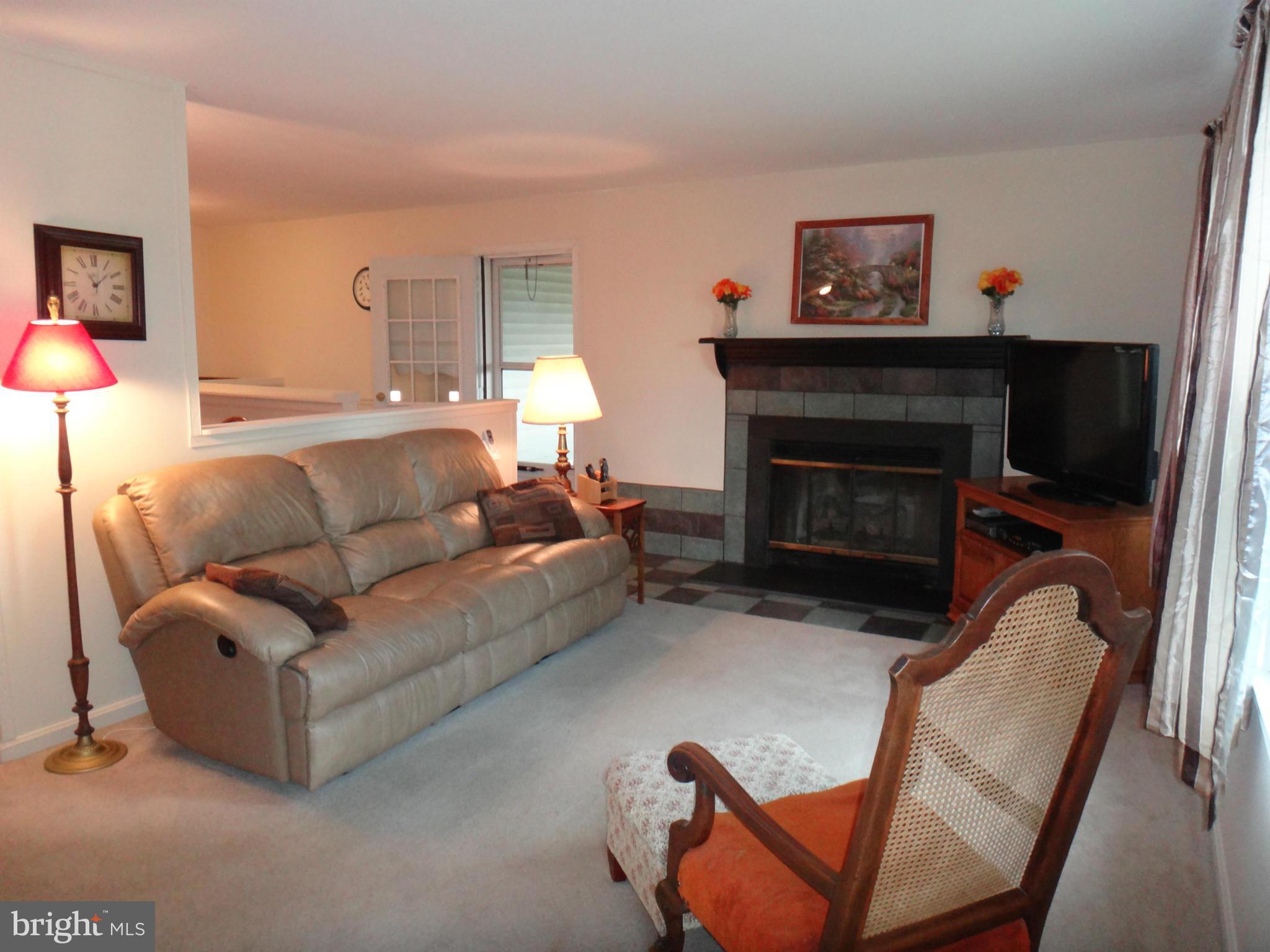 10104 High Ridge Road Laurel, MD 20723 - Photo 2 of 24 Living Room