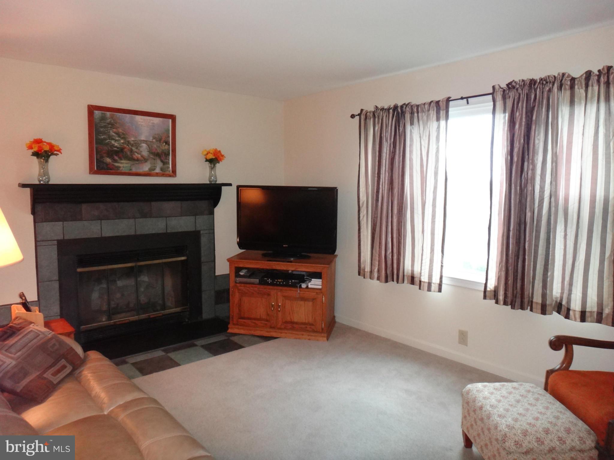 10104 High Ridge Road Laurel, MD 20723 - Photo 21 of 24 Living Room