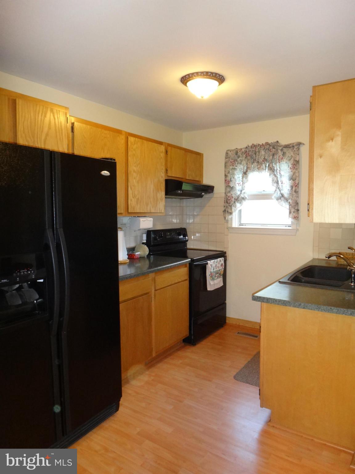 10104 High Ridge Road Laurel, MD 20723 - Photo 7 of 24 Kitchen