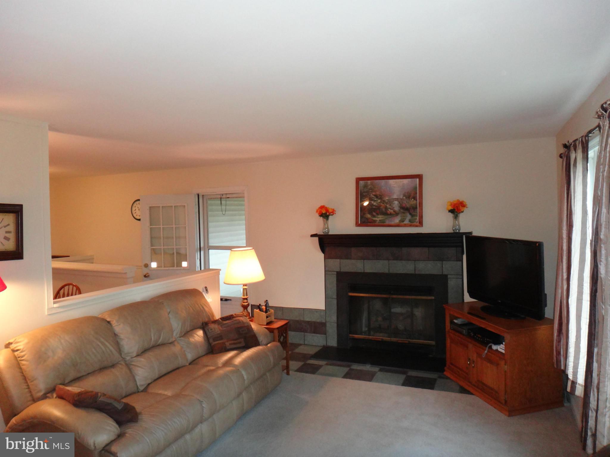 10104 High Ridge Road Laurel, MD 20723 - Photo 8 of 24 Living Room