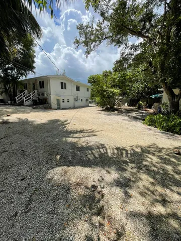 a view of a yard with cars parked