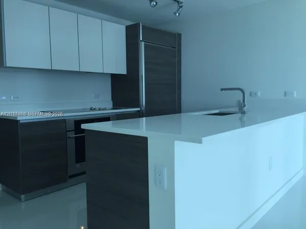 $4,900 | 1100 South Miami Avenue, Unit 3811, Miami, FL 33130