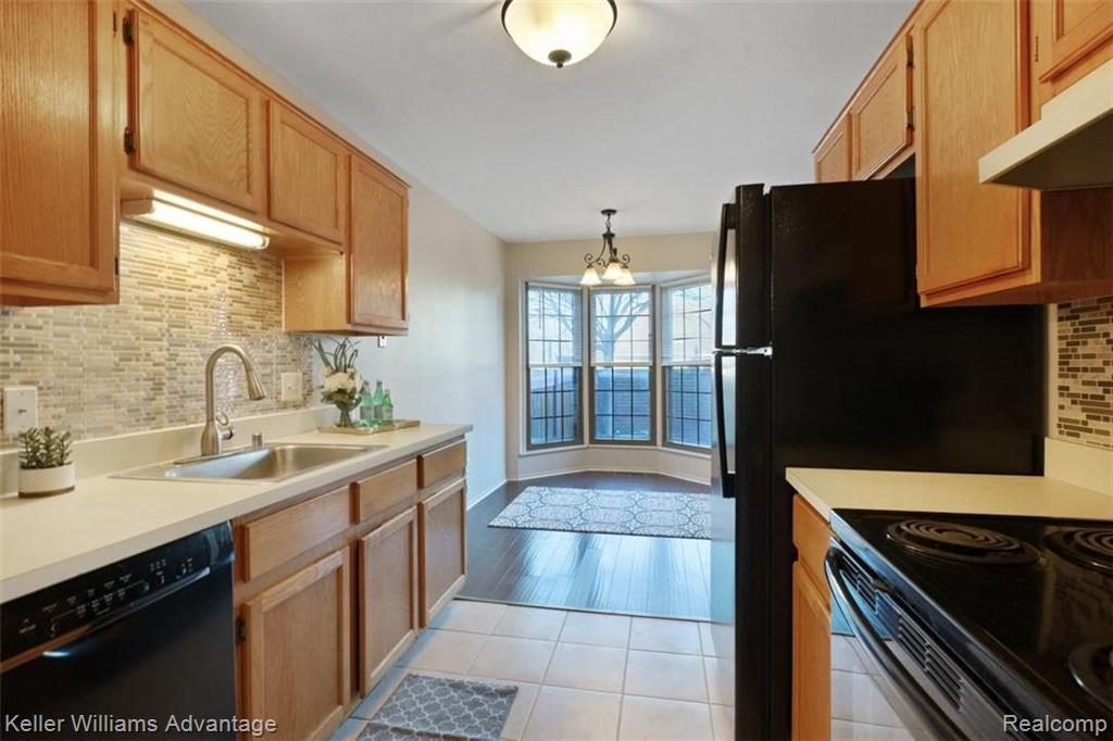 22313 Peach Tree Novi, MI 48375 - Photo 7 of 29