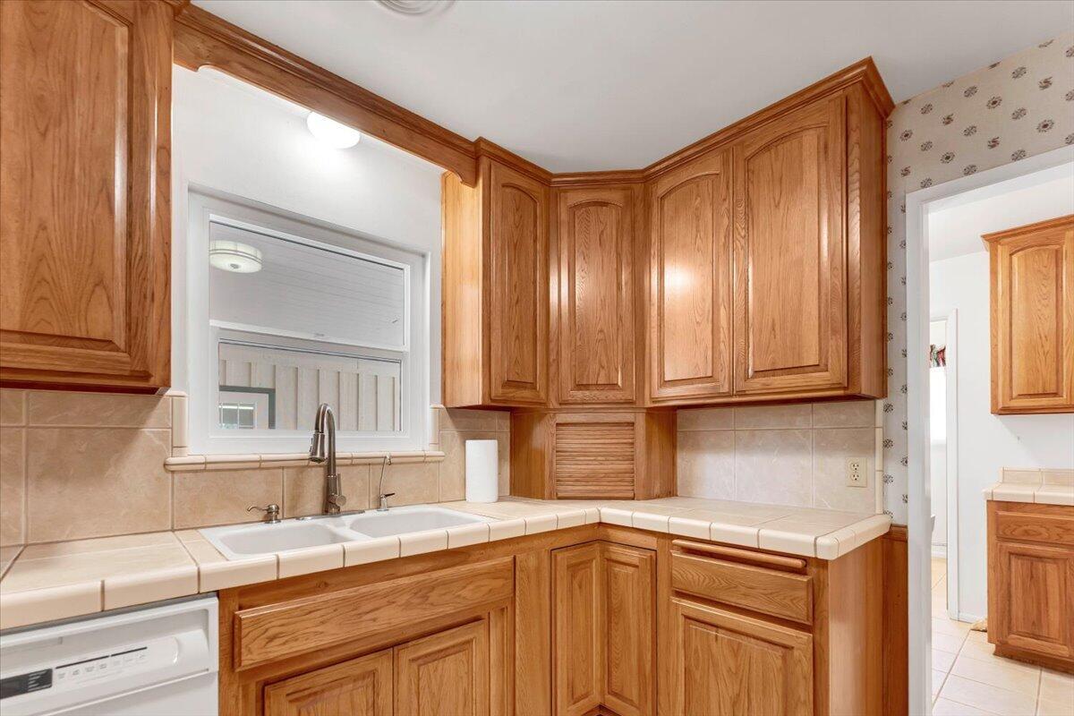 9871 Deschutes Road Palo Cedro, CA 96073 - Photo 19 of 80 18-Kitchen 3
