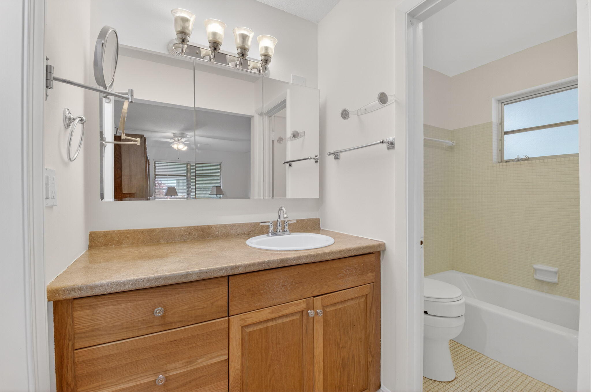 172 West High Point Terrace, Unit D Delray Beach, FL 33445 - Photo 18 of 25 24-web-or-mls-DSC_1459