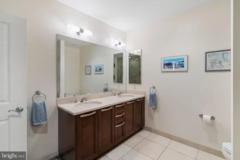 $1,100,000 | 50 South 16th Street, Unit 4210, Philadelphia, PA 19103