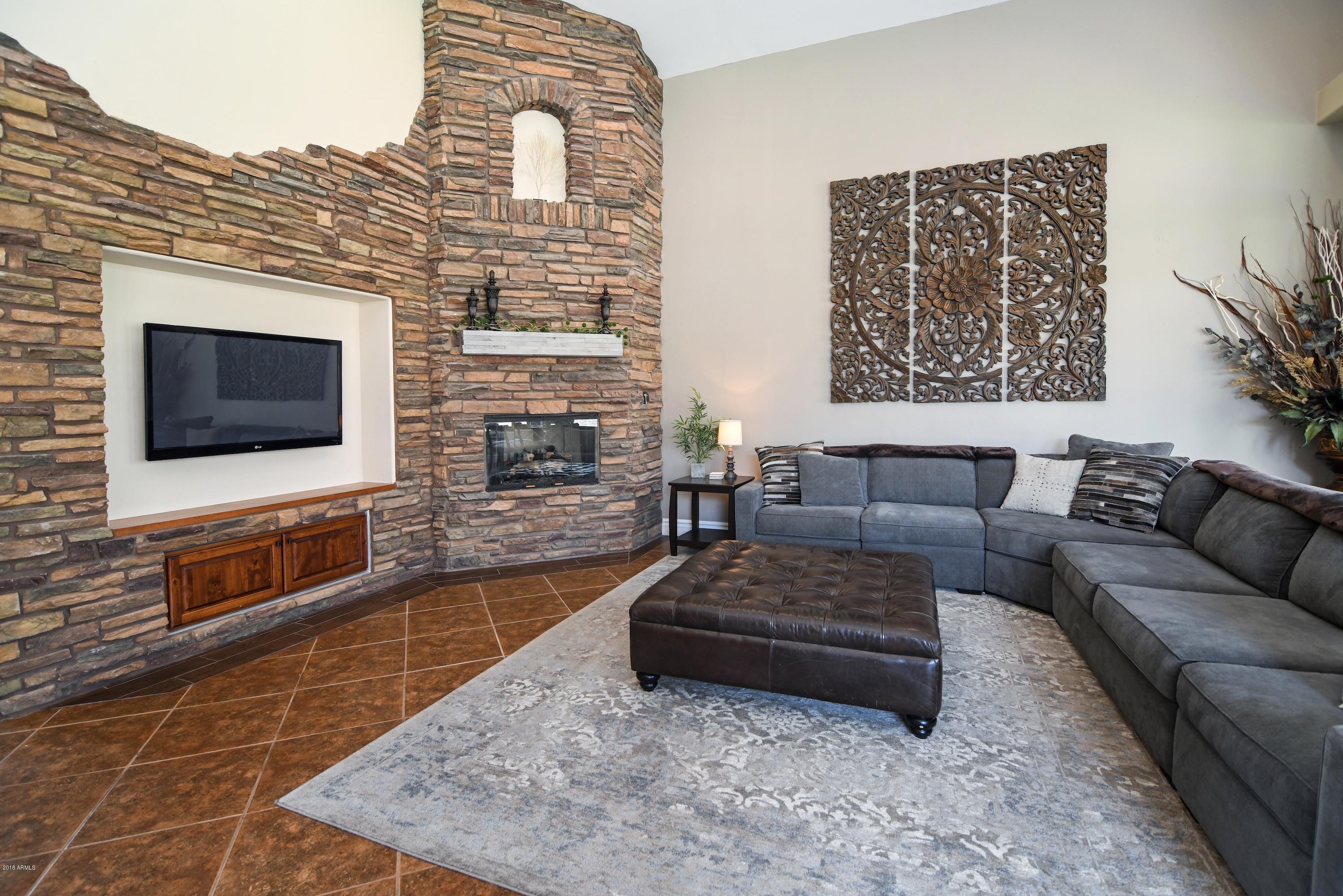 2880 North La Barge Road Apache Junction, AZ 85119 - Photo 13 of 59 Family Room w/Gorgeous Accent Wall