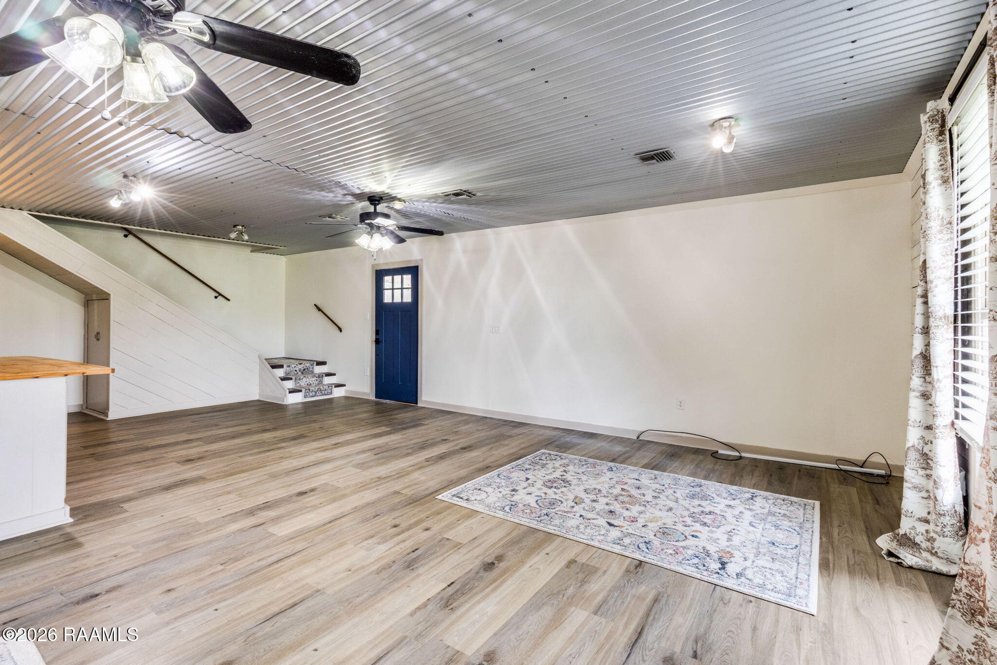 4527 Naud Road Abbeville, LA 70510 - Photo 7 of 19 Living room