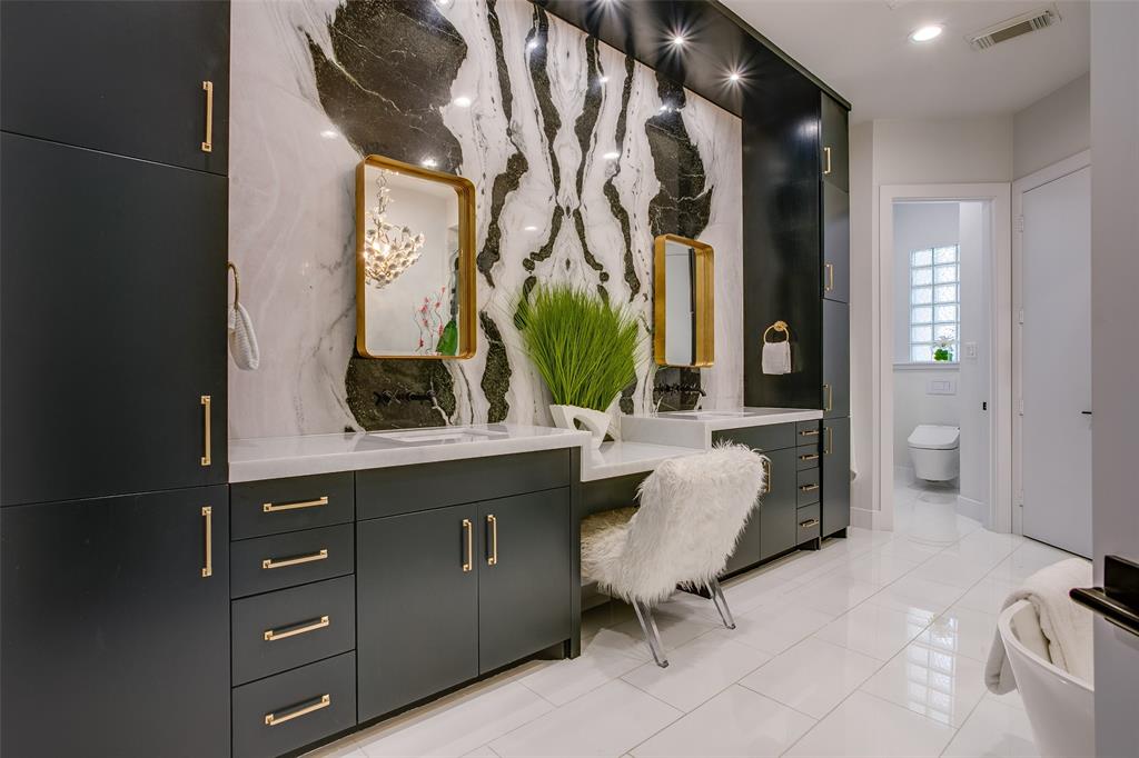 2211 Worthington Street Dallas, TX 75204 - Photo 24 of 36 a living room with furniture and window