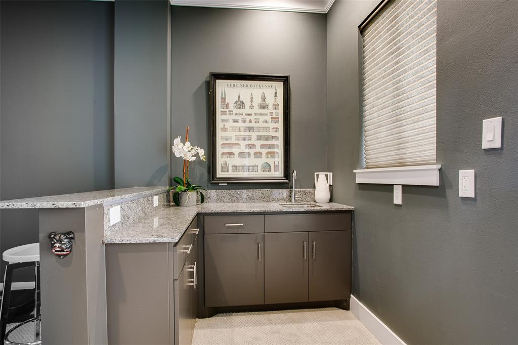 2211 Worthington Street Dallas, TX 75204 - Photo 32 of 36 a bath room with sink and window