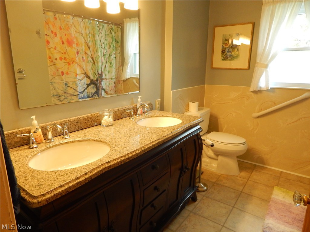 1209 Root Road Lorain, OH 44052 - Photo 16 of 35