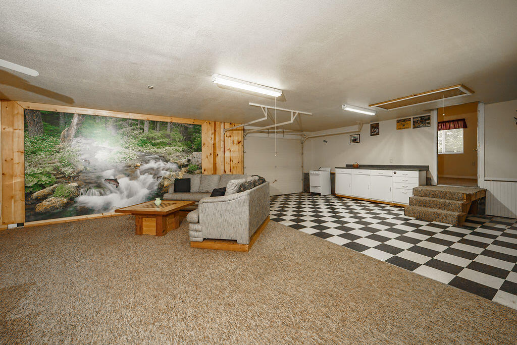 331 Steel Bridge Road Douglas City, CA 96024 - Photo 26 of 43 living & garage area