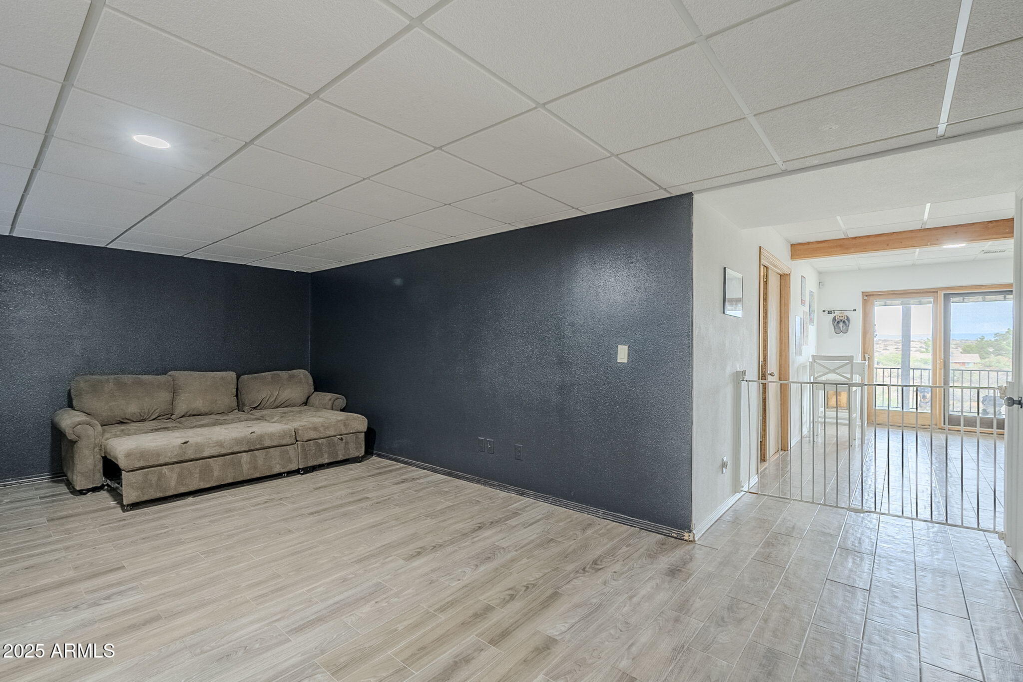 17862 East Hummingbird Lane Mayer, AZ 86333 - Photo 22 of 46 a living room with furniture and a ceiling fan