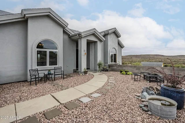 $565,000 | 17862 East Hummingbird Lane, Mayer, AZ 86333