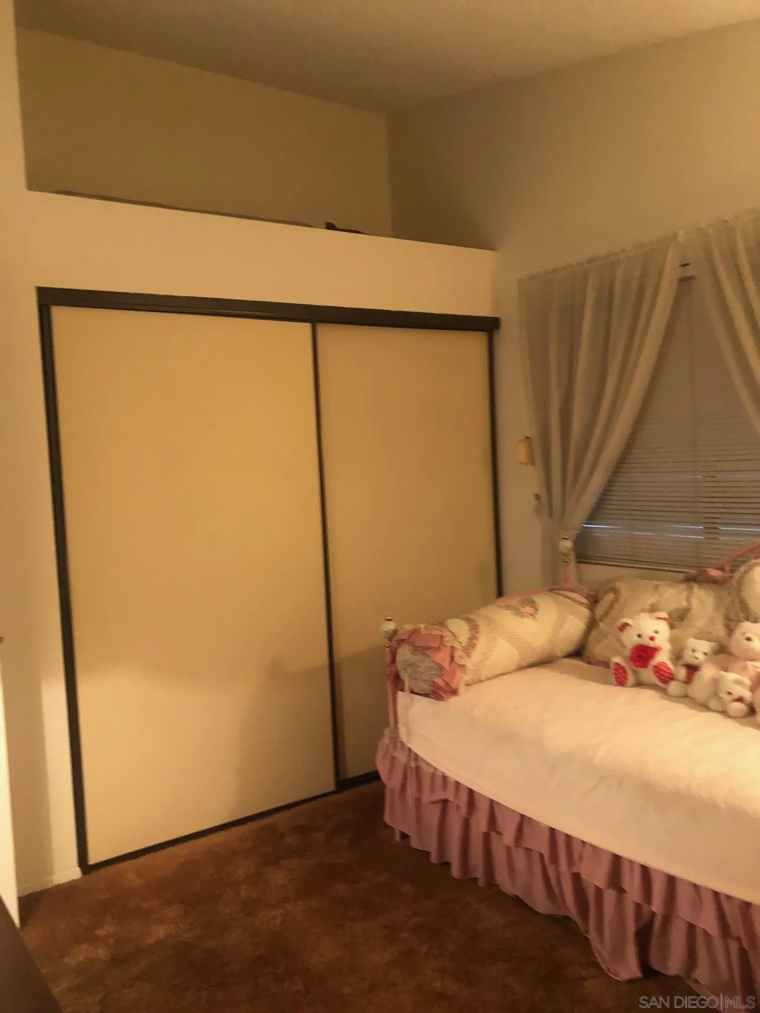 2552 Wind River Road El Cajon, CA 92019 - Photo 24 of 42 Vaulted Ceiling & large closet (double door) in 2nd bedroom