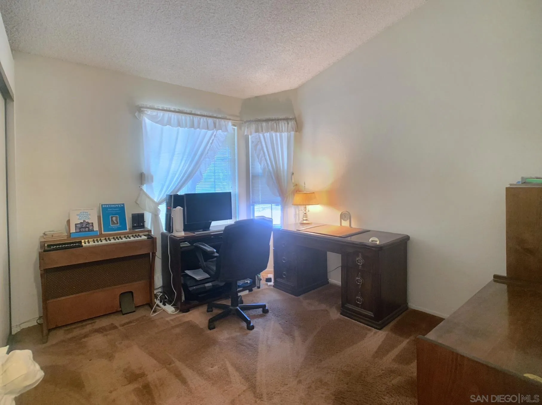 2552 Wind River Road El Cajon, CA 92019 - Photo 25 of 42 Vaulted Ceiling & large closet (double door) in 3rd bedroom