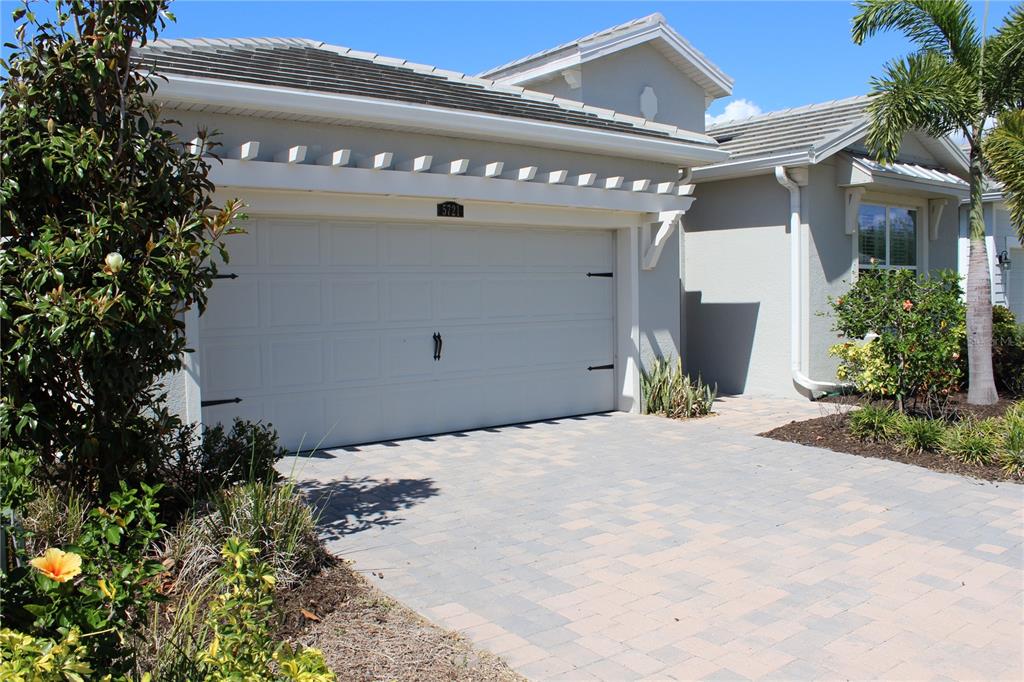 5721 Long Shore Loop Sarasota, FL 34238 - Photo 2 of 32