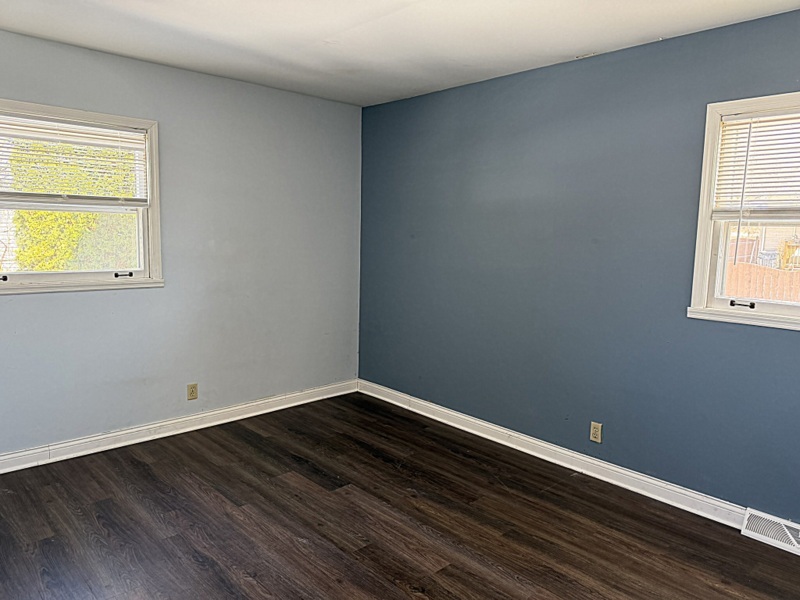 620 South 9th Avenue St. Charles, IL 60174 - Photo 14 of 30 a view of an empty room with wooden floor and a window