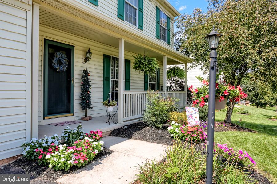 75 Ridgeview Drive Etters, PA 17319 - Photo 3 of 44 Inviting Front Entrance