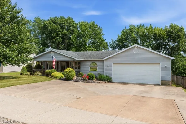 $249,900 | 5766 Drenta Circle Southwest, Navarre, OH 44662
