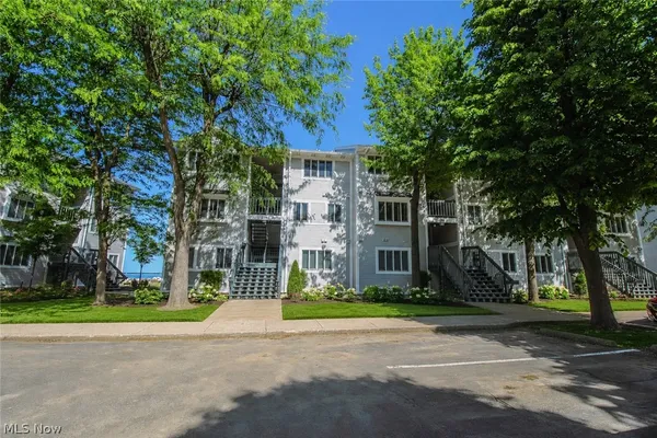 $235,000 | 230 West Lakeshore Drive, Unit F, Port Clinton, OH 43452