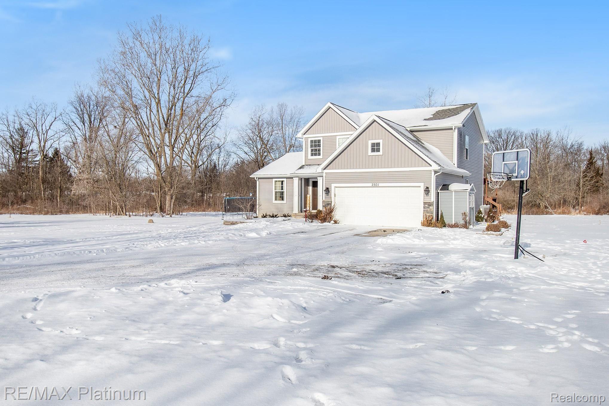 2501 Gilbert Road Lansing, MI 48911 - Photo 3 of 38 57.jpg