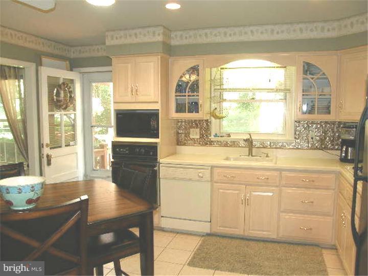 1335 Slayton Drive Ambler, PA 19002 - Photo 5 of 25 Kitchen