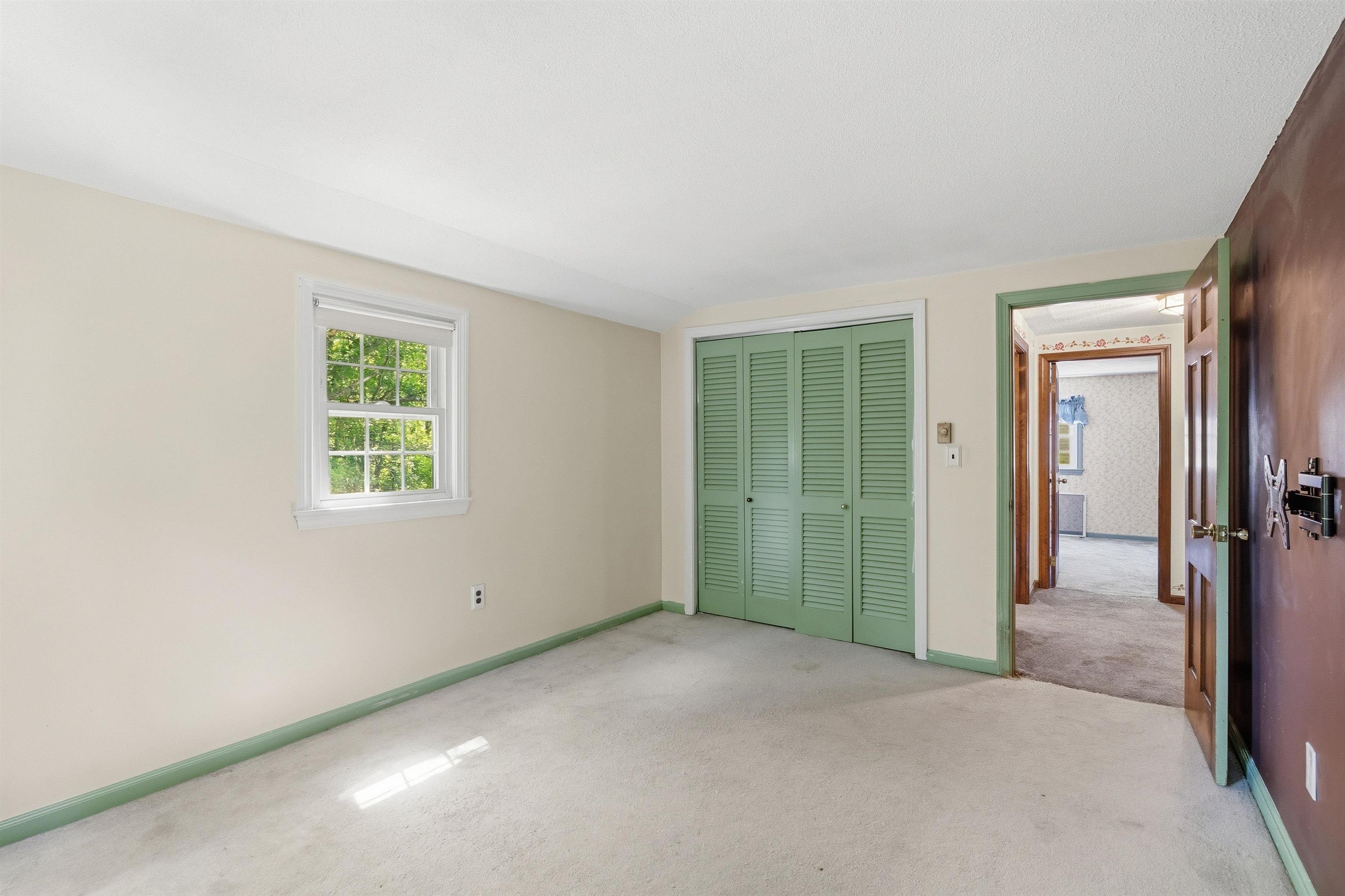 12 Crescent Circle Pelham, NH 03076 - Photo 22 of 33