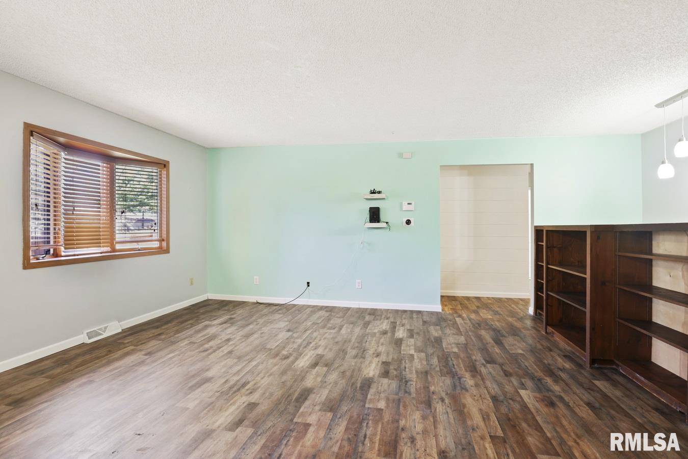 5269 Buford Street Springfield, IL 62703 - Photo 3 of 31 Gallery Image 3