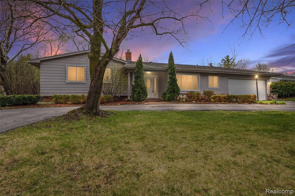 2505 Rambling Way Bloomfield Hills, MI 48302 - Photo 1 of 21