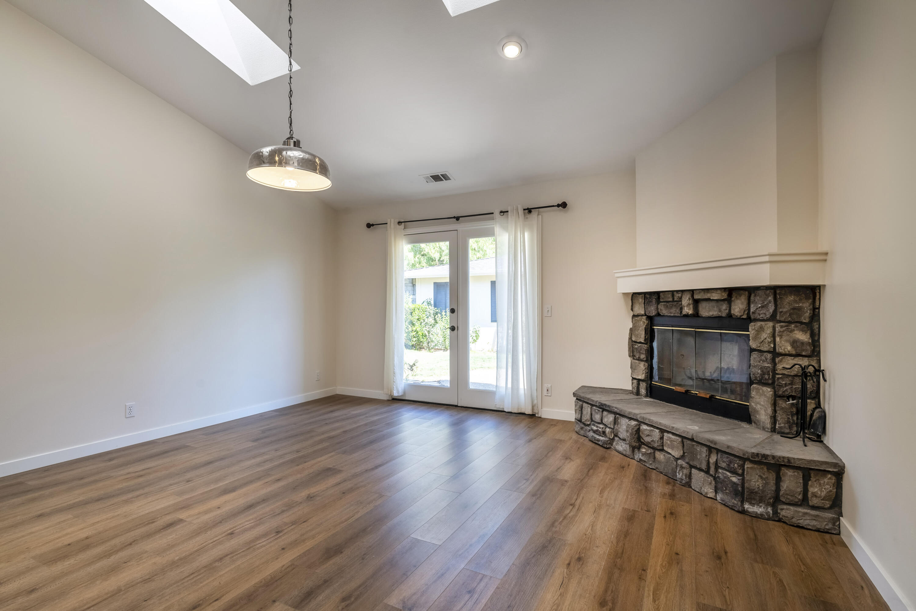 576 Pine Street Solvang, CA 93463 - Photo 4 of 18 Family room opens to yard