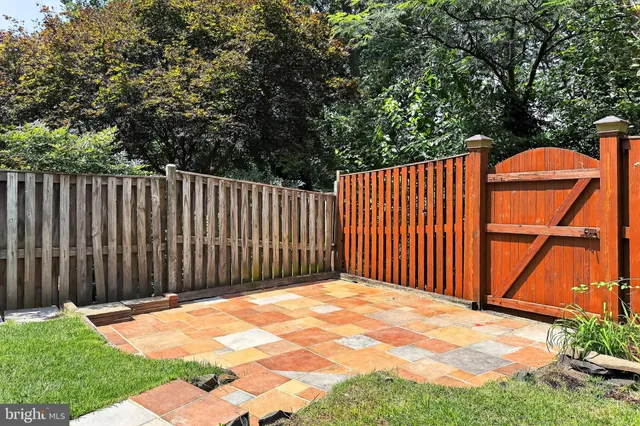 $2,650 | 7462 Towchester Court, Alexandria, VA 22315