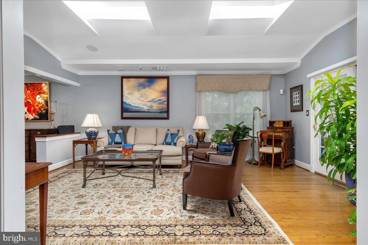 517 Valley View Road Towson, MD 21286 - Photo 17 of 89 a living room with furniture and a potted plant